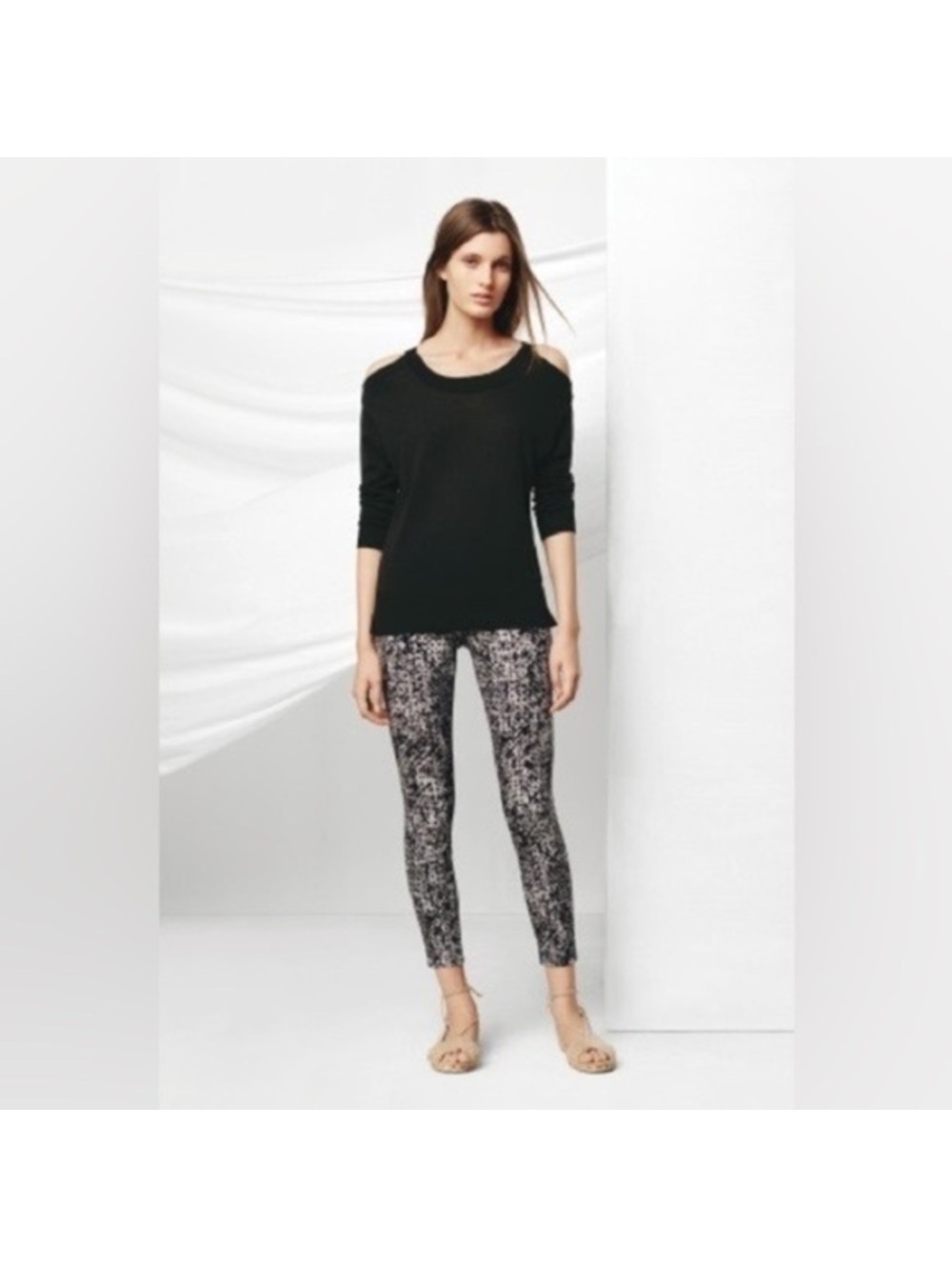 28 J Brand Printed Mid-Rise Cropped Capri Jeans in Elysium - Picture 2 of 15